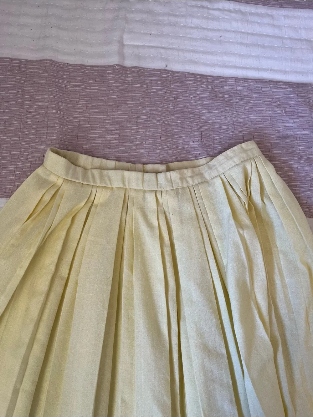 Authentic Vintage Joyce Sportswear Yellow Pleated Knee-Length Skirt Size 17-18 - Picture 8 of 9